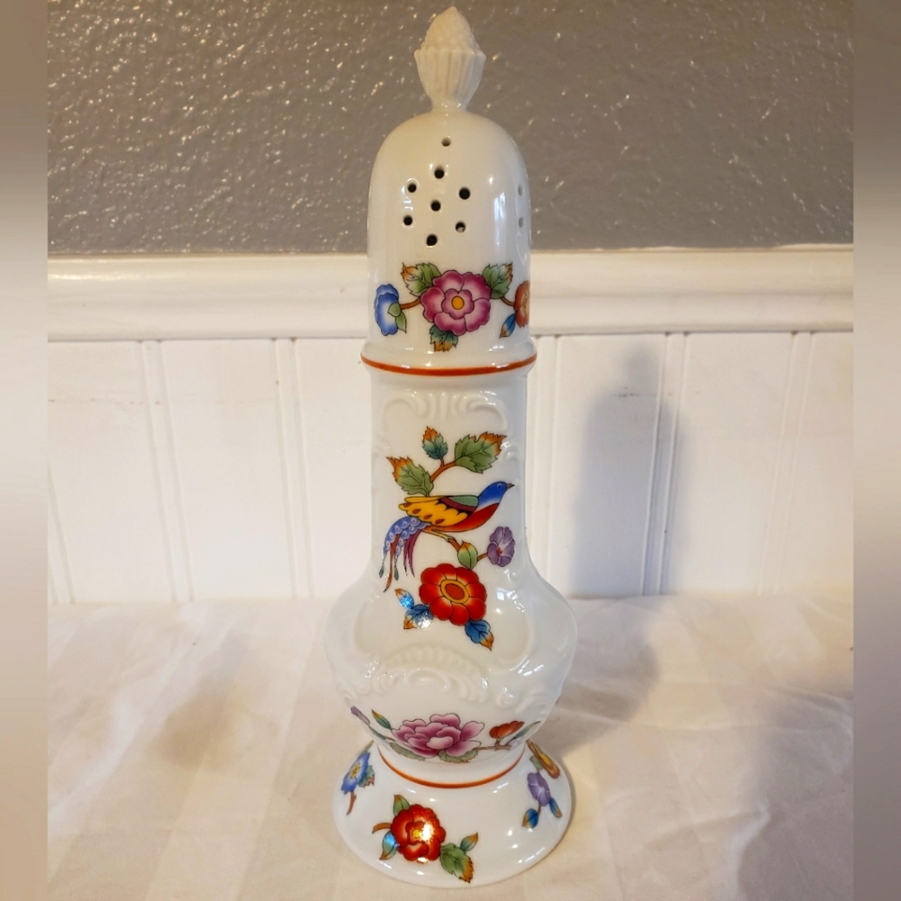 Estee Lauder Chinoiserie Porcelain Collection - Salt Shaker
